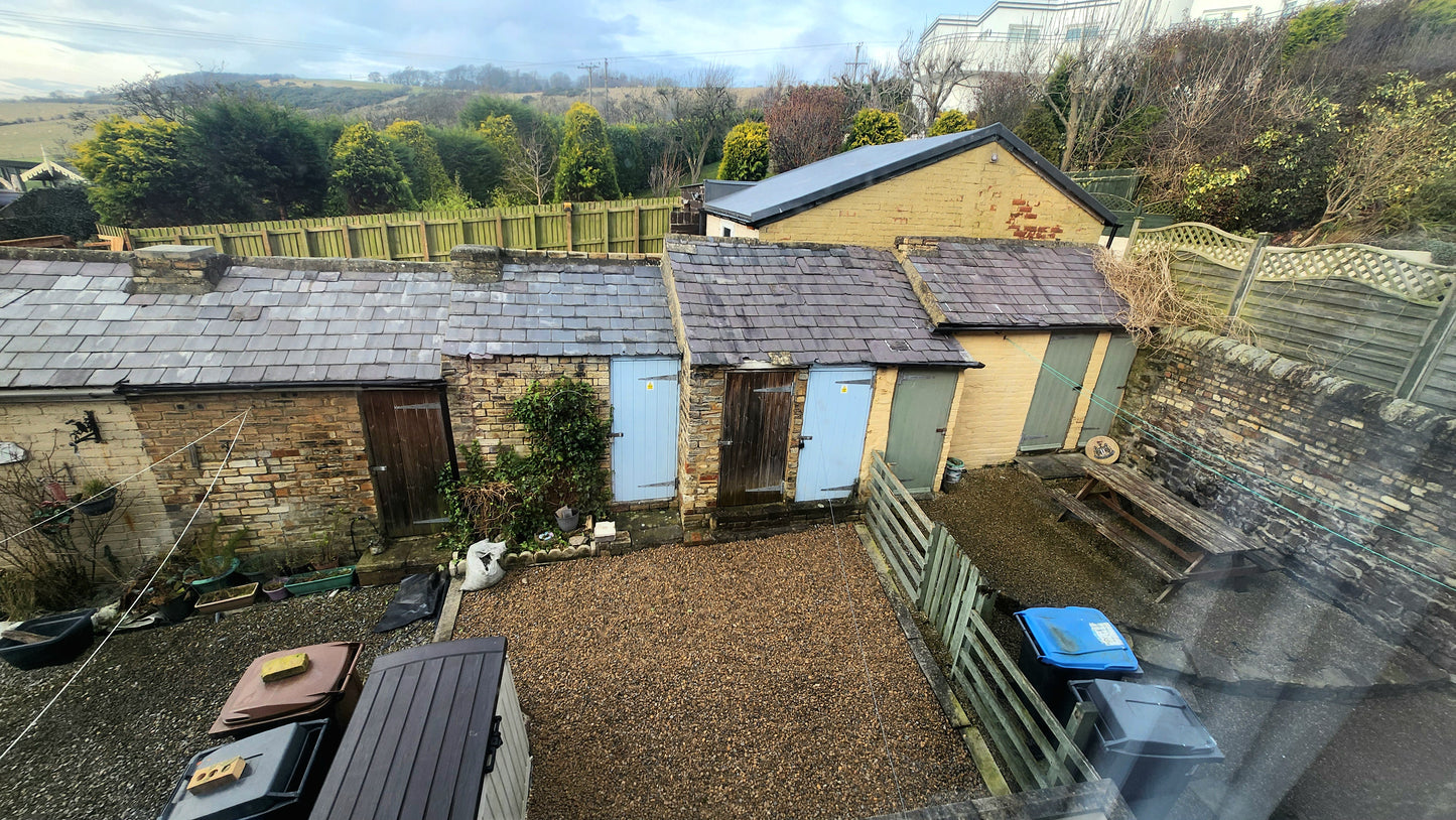 Well Bank, Billy Row (LET)